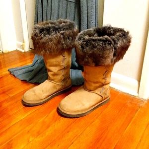 Ugg boots size 6 1/2 tan like new